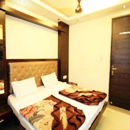 Adb Rooms Hotel Chander Palace New Delhi Bagian luar foto