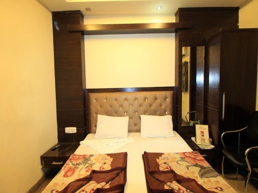 Adb Rooms Hotel Chander Palace New Delhi Bagian luar foto
